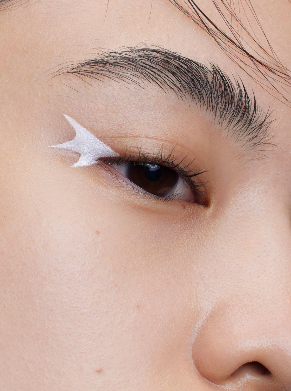 EYE OPENING LINER / White