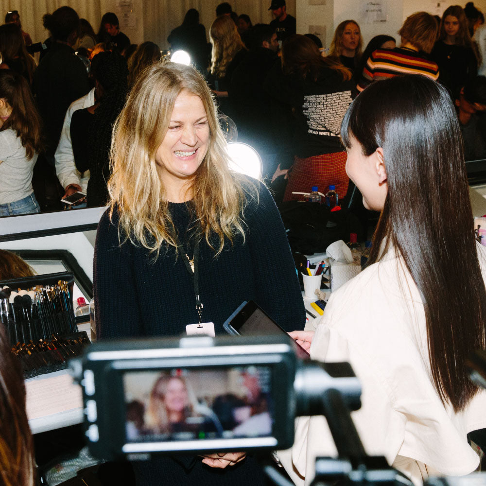 ニューヨークコレクションにて、新ブランドがバックステージメイクを担当